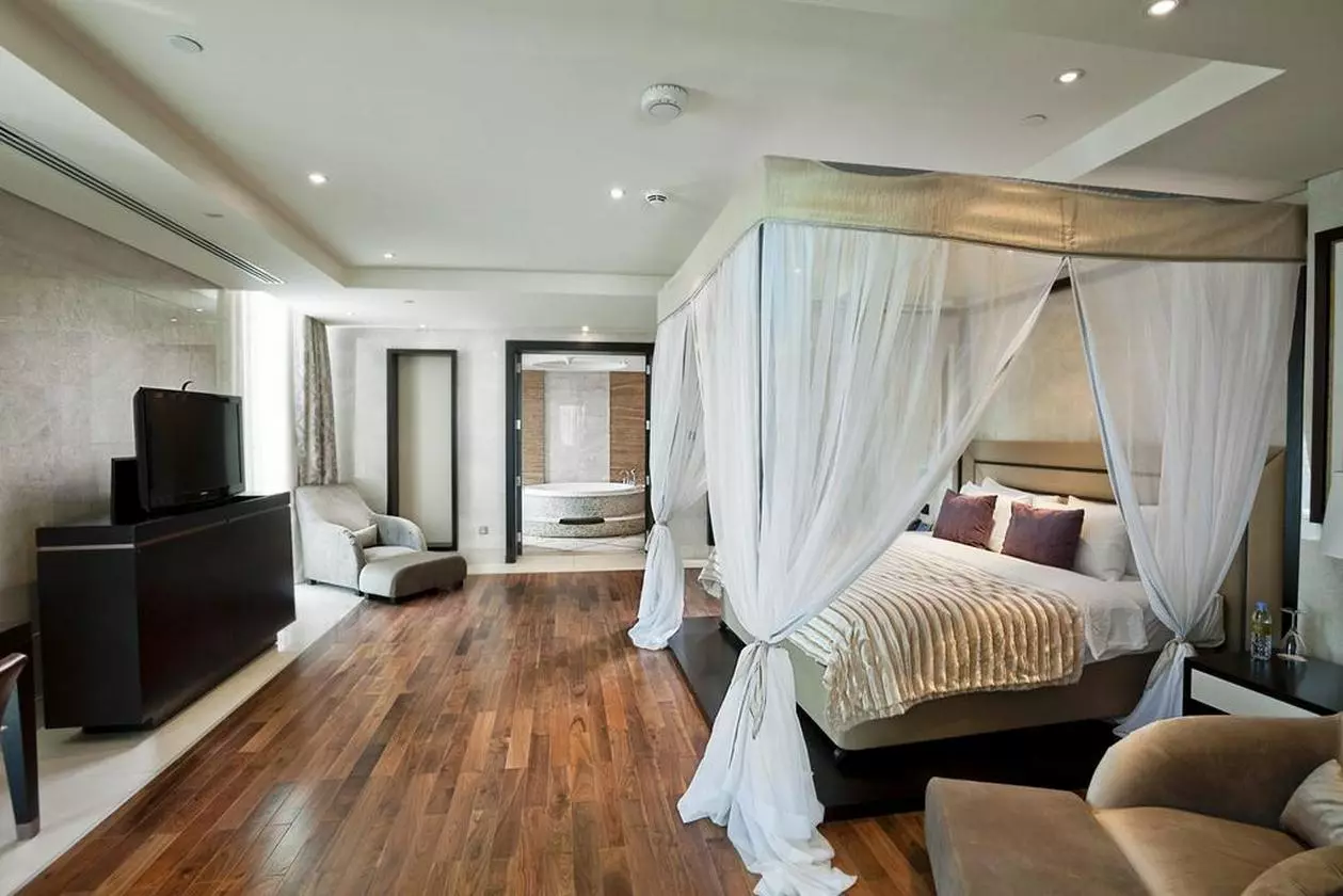 RIXOSTHEPALM_SHABAVIZ (18).jpg